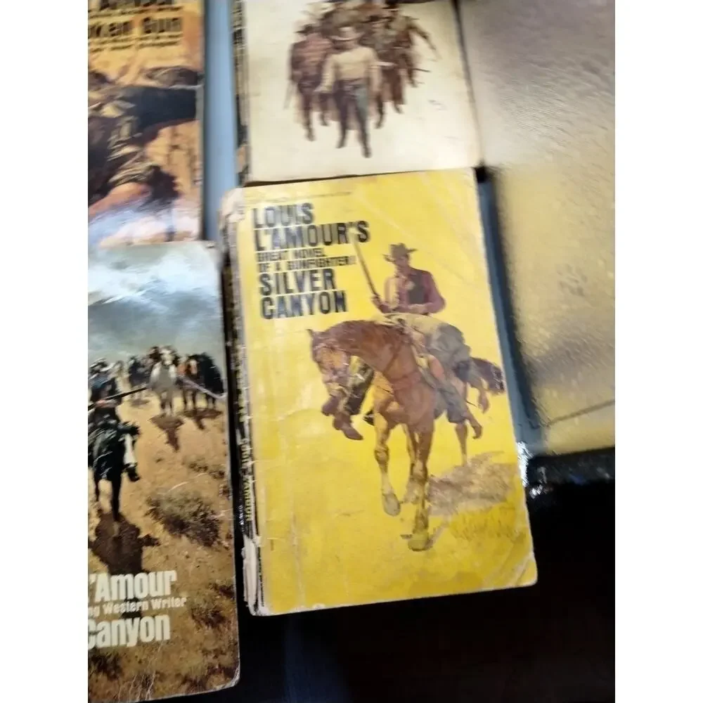 Louis L'AMOUR Western Novels Paperback Books - Lot of 25 (2)